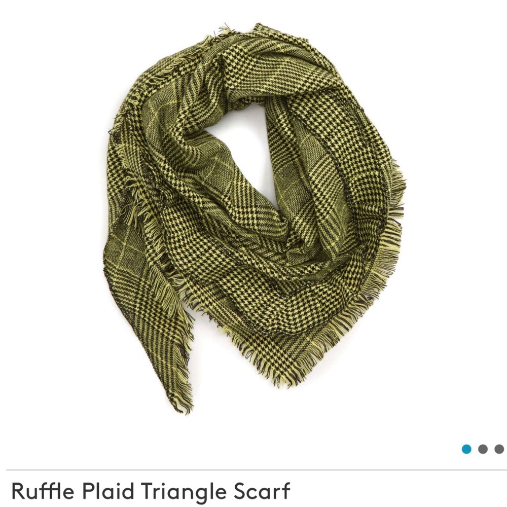 Ruffle plaid triangle scarf